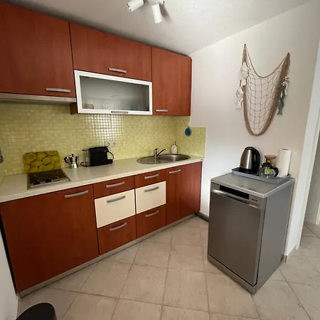 Oleander Apartment Vir